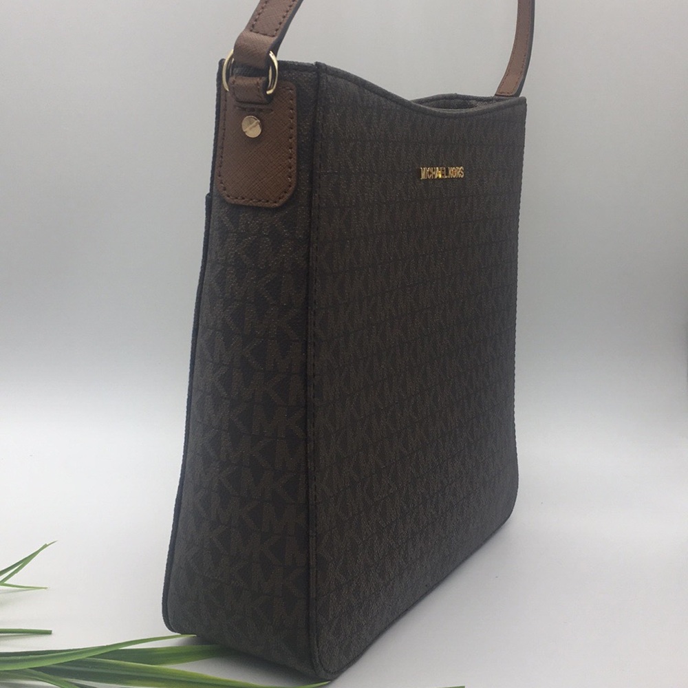 Michael Kors LG MESSENGER Crossbody BROWN - Picture 10 of 16